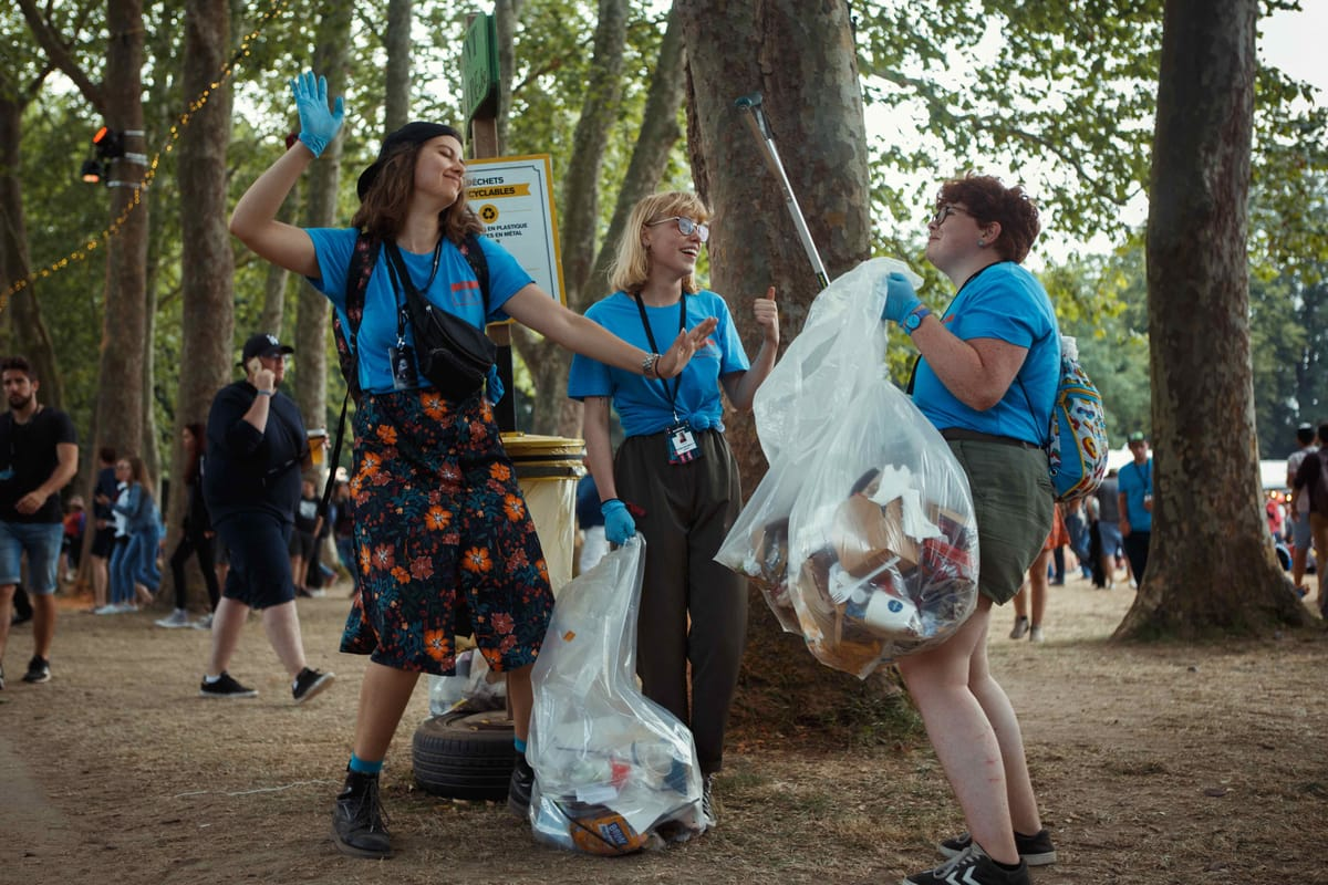 L'écoteam du Festival Beauregard fait en sorte de garder le site propre et de trier les déchets